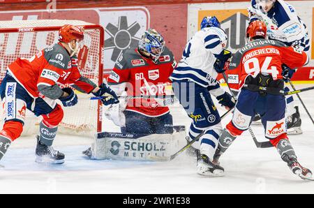 Schwenninger Wild Wings - Iserlohn rosters, Helios Arena, Penny DEL, 32. Spieltag Hauptrunde : Torwart#60 Joacim Eriksson (Schwenningen) lässt einen AB Banque D'Images