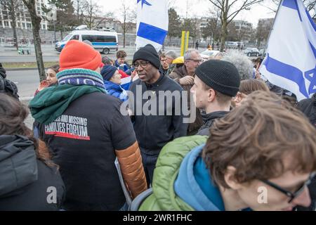 10 mars 2024, Berlin, Allemagne : le 10 mars 2024, un rassemblement intitulé ''plus jamais n'est maintenant, ensemble contre la gauche, la droite et l'antisémitisme islamiste'' a eu lieu à Berlin à Neptunbrunnen près de l'Alexanderplatz et s'est terminé au Mémorial des Juifs assassinés d'Europe près de la porte de Brandebourg. Cette manifestation a attiré l’attention sur la montée de l’antisémitisme en Allemagne et dans le monde, en particulier à la suite de l’attaque du Hamas contre Israël le 7 octobre 2023. La manifestation visait à unir les voix contre toutes les formes d’antisémitisme, qu’elles proviennent de la gauche, de la droite ou de sources islamistes. Cela vient en réponse à la dra Banque D'Images