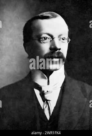 Hawley Harvey Crippen (Dr Crippen), c1910. Hawley Harvey Crippen (1862-1910), était un homéopathe américain, spécialiste des oreilles et des yeux et distributeur de médicaments pendu à la prison de Pentonville, Londres, pour le meurtre de sa femme, Cora Henrietta Crippen. Il a été le premier criminel à être capturé à l'aide de la télégraphie sans fil. Banque D'Images