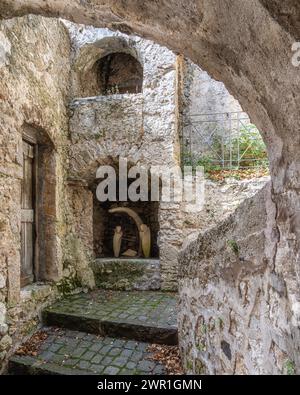 Le centre historique du beau village de Pesche, dans la province d'Isernia, Molise, Italie. Banque D'Images