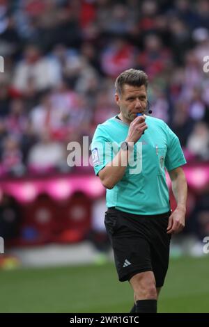 MUNICH, Allemagne. , . Schiedsrichter : arbitre Patrick ITTRICH lors du match de Bundesliga Football entre le FC Bayern Muenchen et le FSV MAINZ 05 à l'Allianz Arena de Munich le 9. Mars 2024, Allemagne. DFL, Fussball, 8:1, (photo et copyright @ ATP images/Arthur THILL (THILL Arthur/ATP/SPP) crédit : SPP Sport Press photo. /Alamy Live News Banque D'Images