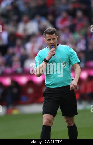 MUNICH, Allemagne. , . Schiedsrichter : arbitre Patrick ITTRICH lors du match de Bundesliga Football entre le FC Bayern Muenchen et le FSV MAINZ 05 à l'Allianz Arena de Munich le 9. Mars 2024, Allemagne. DFL, Fussball, 8:1, (photo et copyright @ ATP images/Arthur THILL (THILL Arthur/ATP/SPP) crédit : SPP Sport Press photo. /Alamy Live News Banque D'Images