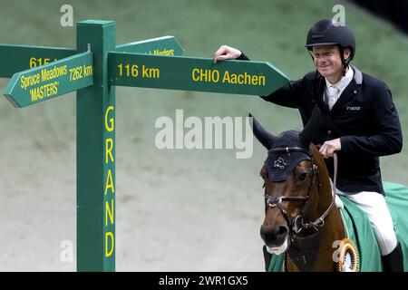 DEN BOSCH - Willem Greve (NED) sur l'autoroute TN NOP remporte le Rolex Grand Prix, Jumping International avec saut-off, au Masters néerlandais dans le Brabanthallen. PONCEUSE ANP KONING Banque D'Images