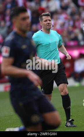 MUNICH, Allemagne - 9. Mars 2024 : Schiedsrichter : arbitre Patrick ITTRICH lors du match de Bundesliga Football entre le FC Bayern Muenchen et le FSV MAINZ 05 à l'Allianz Arena de Munich le 9. Mars 2024, Allemagne. DFL, Fussball, 8:1, (photo et copyright @ ATP images / Arthur THILL (THILL Arthur / ATP / SPP) Banque D'Images