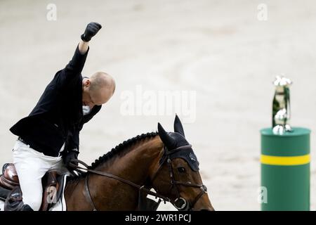 DEN BOSCH - Willem Greve (NED) sur l'autoroute TN NOP remporte le Rolex Grand Prix, Jumping International avec saut-off, au Masters néerlandais dans le Brabanthallen. PONCEUSE ANP KONING Banque D'Images