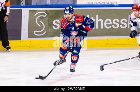 Testspiel ZSC Lions Schwenninger Wild Wings : #6 Yannick Weber, Verteidiger ZSC Lions mit dem Puck. (Zürich, Schweiz, 19.08.2023) Banque D'Images