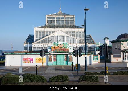 Great Yarmouth, Royaume-Uni. Un financement de loterie de 12,3 millions de livres sterling est assuré pour la restauration des Winter Gardens, la dernière maison de verre victorienne survivante en ferronnerie. Banque D'Images