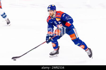 Testspiel ZSC Lions Schwenninger Wild Wings : #6 Yannick Weber, Verteidiger ZSC Lions mit dem Puck. (Zürich, Schweiz, 19.08.2023) Banque D'Images