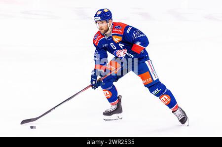 Testspiel ZSC Lions Schwenninger Wild Wings : #6 Yannick Weber, Verteidiger ZSC Lions mit dem Puck. (Zürich, Schweiz, 19.08.2023) Banque D'Images