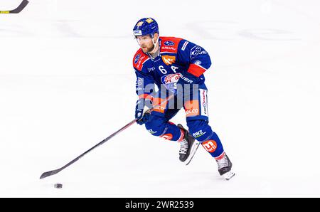 Testspiel ZSC Lions Schwenninger Wild Wings : #6 Yannick Weber, Verteidiger ZSC Lions mit dem Puck. (Zürich, Schweiz, 19.08.2023) Banque D'Images