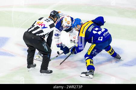 EHC Kloten - ZSC Lions, Stimo Arena, Ligue nationale NL, saison régulière : Anspiel zwischen #9 Vinzenz Rohrer (ZSC Lions) und #13 Patrick Obrist (Kloten Banque D'Images