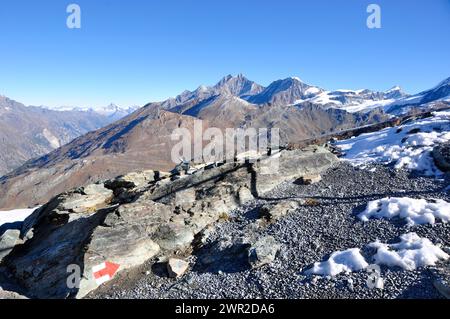 Der Klimawandel lässt die Gletscher schmelzen. Le changement global de clima est responsable de la fonte des glaciers. Banque D'Images