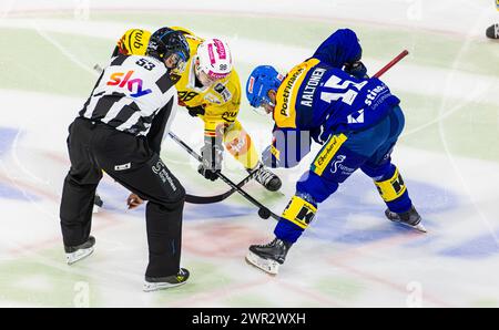 EHC Kloten - SC Bern, Stimo Arena, Ligue nationale NL, saison régulière : #98 Benjamin Baumgartner (Bern) beim Anspiel gegen #14 Miro Aaltonen (Kloten). Banque D'Images