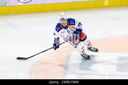 EHC Kloten - ZSC Lions, Stimo Arena, Ligue nationale NL, saison régulière : #6 Yannick Weber, Verteidiger ZSC Lions. (Kloten, Schweiz, 21.01.2024) Banque D'Images