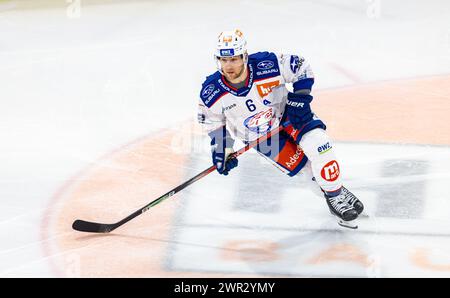 EHC Kloten - ZSC Lions, Stimo Arena, Ligue nationale NL, saison régulière : #6 Yannick Weber, Verteidiger ZSC Lions. (Kloten, Schweiz, 21.01.2024) Banque D'Images