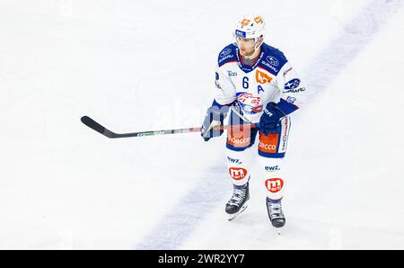 EHC Kloten - ZSC Lions, Stimo Arena, Ligue nationale NL, saison régulière : #6 Yannick Weber, Verteidiger ZSC Lions. (Kloten, Schweiz, 21.01.2024) Banque D'Images