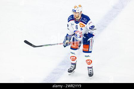 EHC Kloten - ZSC Lions, Stimo Arena, Ligue nationale NL, saison régulière : #6 Yannick Weber, Verteidiger ZSC Lions. (Kloten, Schweiz, 21.01.2024) Banque D'Images