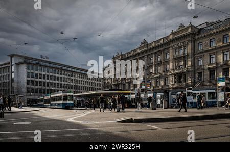 Blick auf die Hauptsitze der beiden Schweizer Grossbanken links der UBS und rechts der Credit Suisse beim Zürcher Paradeplatz. (Zürich, Schweiz, 18,03 Banque D'Images