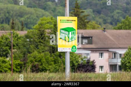 Ein Plakat verschiedener Partei wirbt für ein Ja für das Thurgauer Chancenpaket. Die Bevölkerung des Kanton Thurgau stimmt am 18. Juni 2023 über diese Banque D'Images