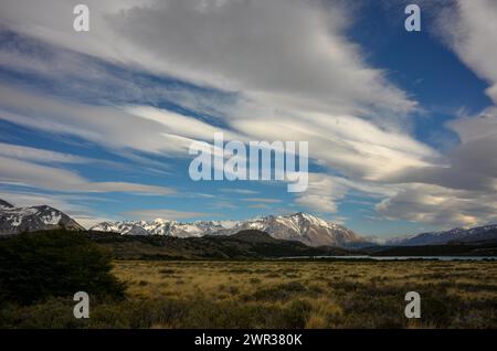 Atmosphère nuageuse dans la nature sauvage du parc national Perito Moreno lors du Circuito Azara Tour, Patagonie, Argentine Banque D'Images