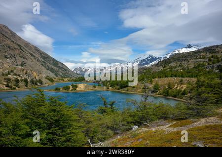 Nature préservée avec lacs, montagnes et glaciers sur le Circuito Azara, Parc National Perito Moreno, Patagonie, Argentine Banque D'Images