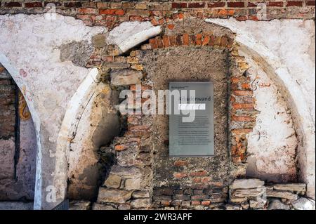 Mur d'arcade aveugle rempli de briques avec restes de peinture, XVe siècle, Kempten, Allgaeu, Bavière, Allemagne Banque D'Images