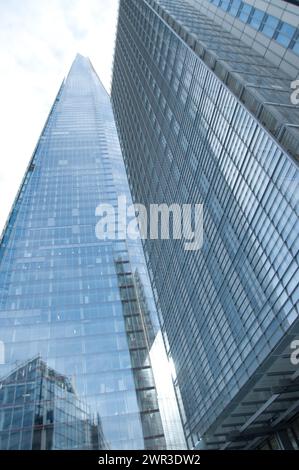 The Shard, Southwark, Londres, Royaume-Uni. Le Shard, également appelé le Shard London Bridge et anciennement London Bridge Tower, est une pyramide de 72 étages Banque D'Images