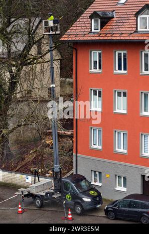 Soin des arbres avec plate-forme de travail, Kempten, Allgaeu, Bavière, Allemagne Banque D'Images