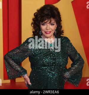 Beverly Hills, États-Unis. 10 mars 2024. Joan Collins assiste à la Vanity Fair Oscar Party 2022 au Wallis Annenberg Center for the Performing Arts le 10 mars 2024 à Beverly Hills, Californie. Photo : Crash/imageSPACE/SIPA USA crédit : SIPA USA/Alamy Live News Banque D'Images