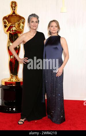 Alexandra Hedison mit Ehefrau Jodie Foster BEI der Oscar Verleihung 2024 / 96th Annual Academy Awards im Dolby Theatre. Los Angeles, 10.03.2024 *** Alexandra Hedison avec sa femme Jodie Foster à la 2024 96e cérémonie annuelle des oscars au Dolby Theatre Los Angeles, 10 03 2024 Foto:XJ.xBlocx/xFuturexImagex oscars 1009 Banque D'Images