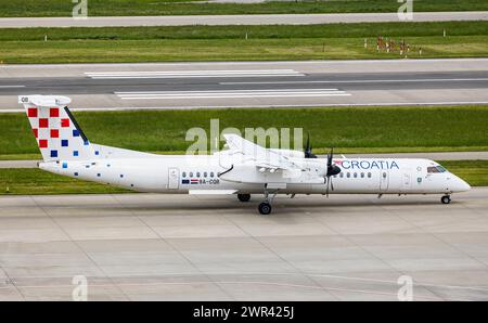 Eine Bombardier Dash 8 Q400 von Croatia Airlines Rollt auf dem Flughafen Zürich zur Startbahn. Enregistrement des Turboprob-Flugzeug 9A-CQB. (Zürich, SC Banque D'Images