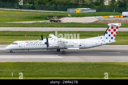 Eine Bombardier Dash 8 Q400 von Croatia Airlines startet von Startbahn 28 des Flughafen Zürich. Immatriculation 9A-CQB. (Zürich, Schweiz, 07.05.2023) Banque D'Images