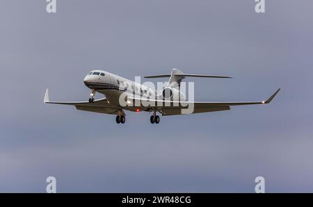 Ein Gulfstream G650ER von Qatar Executiv befindet sich im Landeanflug auf den Flughafen Zürich. Der Privatjet bringt Gäste für das World Economic ForU Banque D'Images