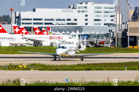 Eine Cessna 560XL citation XLS eines privaten Besitzers Rollt auf dem Flughafen Zürich zur Startbahn. Enregistrement LZ-CVA. (Zürich, Schweiz, 03.05.202 Banque D'Images