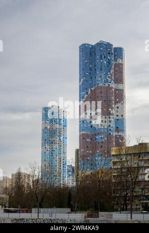 Nanterre, France, gratte-ciel futuriste des tours aillaud par l'architecte Emile aillaud dans le quartier Pablo Picasso, éditorial seulement. Banque D'Images