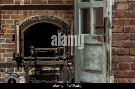 Der Eingangsbereich in das Krematorium BEI der Baracke X im ehemaligen Konzentrationslager Dachau. (Dachau, Allemagne, 08.04.2023) Banque D'Images