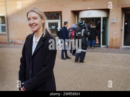 La procureure spéciale Marie Tullin arrive à la Cour à Glostrup, Danemark, lundi 11 mars 2024. Le procès contre l'homme d'affaires anglo-indien Sanjay Shah pour fraude fiscale de 8,4 milliards de DKK commence lundi. L'accusé doit plaider non coupable Banque D'Images