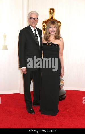 Ted Danson mit Ehefrau Mary Steenburgen BEI der Oscar Verleihung 2024 / 96th Annual Academy Awards im Dolby Theatre. Los Angeles, 10.03.2024 *** Ted Danson avec sa femme Mary Steenburgen à la 2024 96e cérémonie annuelle des oscars au Dolby Theatre Los Angeles, 10 03 2024 Foto:XJ.xBlocx/xFuturexImagex oscars 1081 Banque D'Images