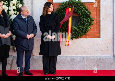 Madrid, Espagne. 11 mars 2024, Madrid, Madrid, Espagne : Isabel Diaz Ayuso (R), présidente de la Communauté de Madrid et figure de proue du PP, vue lors de la célébration du vingtième anniversaire des attentats terroristes de 11M; le matin du 11 mars 2004 (également connu en Espagne sous le nom de 11M), une série d'attentats simultanés ont eu lieu contre le système de trains de banlieue CercanÃ-as de Madrid ; crédit : ZUMA Press, Inc/Alamy Live News Banque D'Images