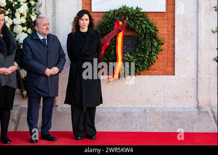 Madrid, Espagne. 11 mars 2024, Madrid, Madrid, Espagne : Isabel Diaz Ayuso (R), présidente de la Communauté de Madrid et figure de proue du PP, vue lors de la célébration du vingtième anniversaire des attentats terroristes de 11M; le matin du 11 mars 2004 (également connu en Espagne sous le nom de 11M), une série d'attentats simultanés ont eu lieu contre le système de trains de banlieue CercanÃ-as de Madrid ; crédit : ZUMA Press, Inc/Alamy Live News Banque D'Images