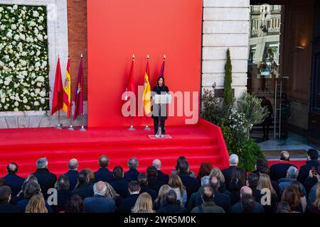 Madrid 2024 : acte de célébration du vingtième anniversaire des 11M attentats terroristes à Madrid, Espagne Isabel Diaz Ayuso, présidente de la Communauté de Madrid et figure de proue du PP, vu parler lors de l'acte de célébration de la commémoration du vingtième anniversaire des attentats terroristes de 11M le matin du 11 mars 2004 également connu en Espagne sous le nom de 11M il y a eu une série d'attentats simultanés contre le système de train de banlieue Cercanas de Madrid les explosions ont tué 193 personnes et blessés autour de 2 050 les attaques ont été menées par des individus terroristes qui opp Banque D'Images