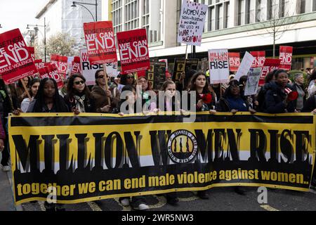 Million Women Rise 2024 a organisé une marche contre la violence masculine le samedi 08 mars pour coïncider avec la Journée internationale de la femme. Banque D'Images
