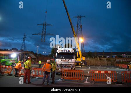 09/06/16 Un pylône est démonté par WPD Telford. Tous droits réservés, F Stop Press Ltd. Banque D'Images