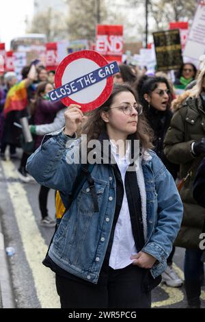 Million Women Rise 2024 a organisé une marche contre la violence masculine le samedi 08 mars pour coïncider avec la Journée internationale de la femme. Banque D'Images
