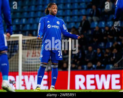 Magdeburg, Deutschland. 24 février 2024. firo : 24/02/2024, soccer, football, 2e ligue, saison 2023/2024, FC Magdeburg - FC Schalke 04 Brandon soppy (FC Schalke 04) geste, gestes, geste, crédit : dpa/Alamy Live News Banque D'Images