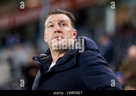 Magdeburg, Deutschland. 24 février 2024. firo : 24/02/2024, football, soccer, 2e ligue, saison 2023/2024, 1. FC Magdeburg - FC Schalke 04 Directeur sportif Marc Wilmots (FC Schalke 04) portrait, crédit : dpa/Alamy Live News Banque D'Images