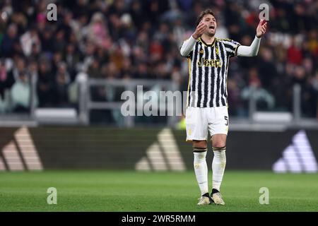 Turin, Italie. 10 mars 2024. Manuel Locatelli de la Juventus FC fait des gestes lors du match de football Serie A entre la Juventus FC et Atalanta BC. Le match se termine par une cravate 2-2. Crédit : Marco Canoniero/Alamy Live News Banque D'Images