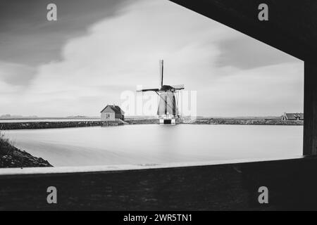 Moulin à vent sur l'île de la mer des wadden Texel appartenant aux Nehterlands, Europe, point de repère touristique dans son paysage Banque D'Images