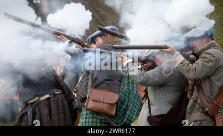 29/01/17 C'était plus 'sueur de boue et larmes' que 'sueur de sang et larmes' alors que sept cents 'soldats' de Sealed Knot reconstituent la bataille de Nantwich, en Ontario Banque D'Images