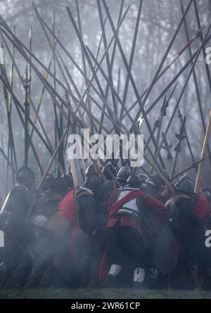 29/01/17 C'était plus 'sueur de boue et larmes' que 'sueur de sang et larmes' alors que sept cents 'soldats' de Sealed Knot reconstituent la bataille de Nantwich, en Ontario Banque D'Images